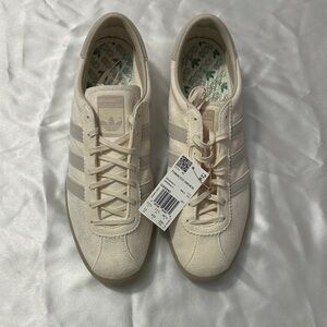 Adidas Tobacco Gruen Men’s Off-White Suede Sneakers with Gum Sole